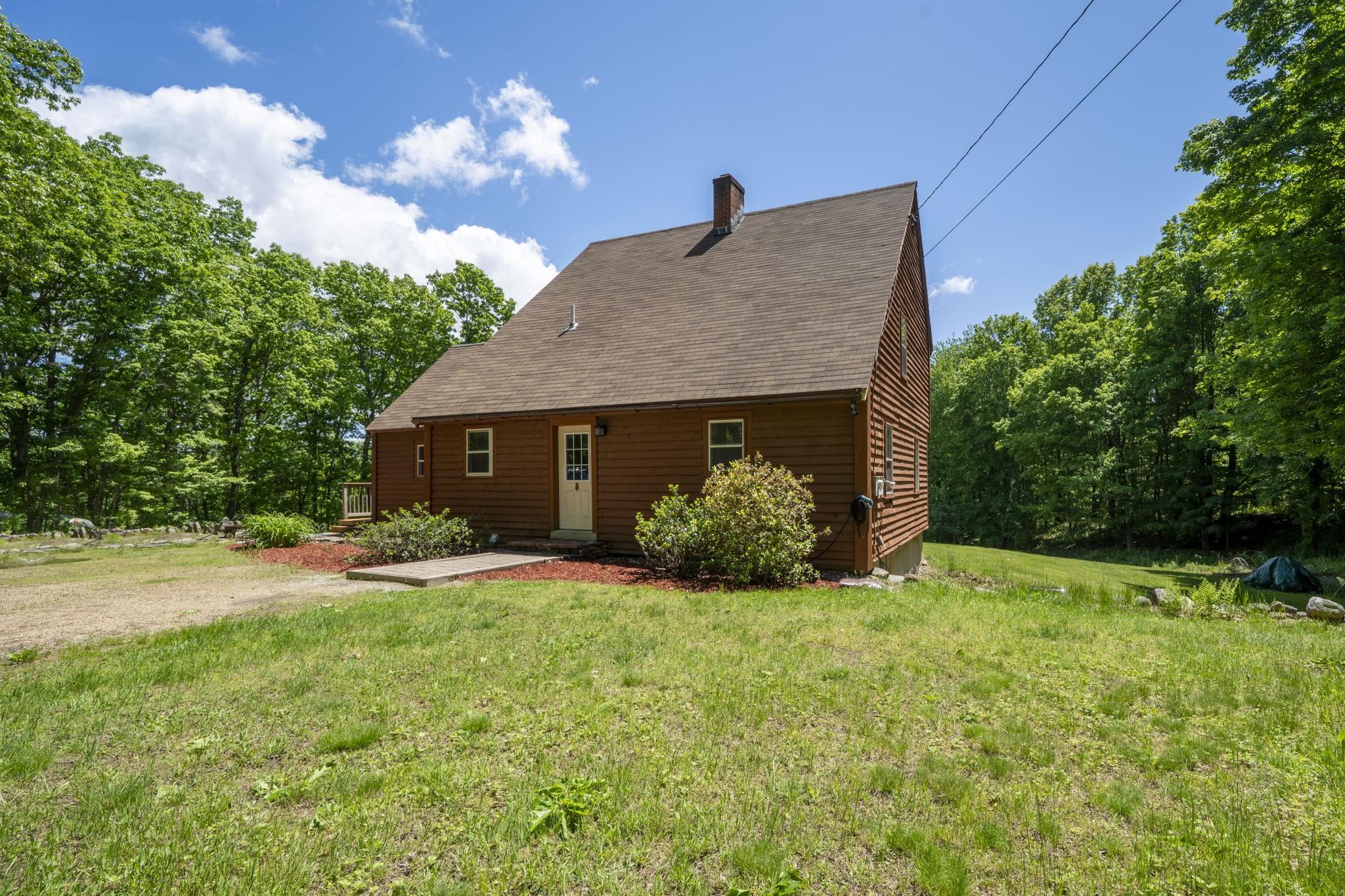 133 Hackett Hill Road Hooksett, NH 03106 - Photo 4 of 55