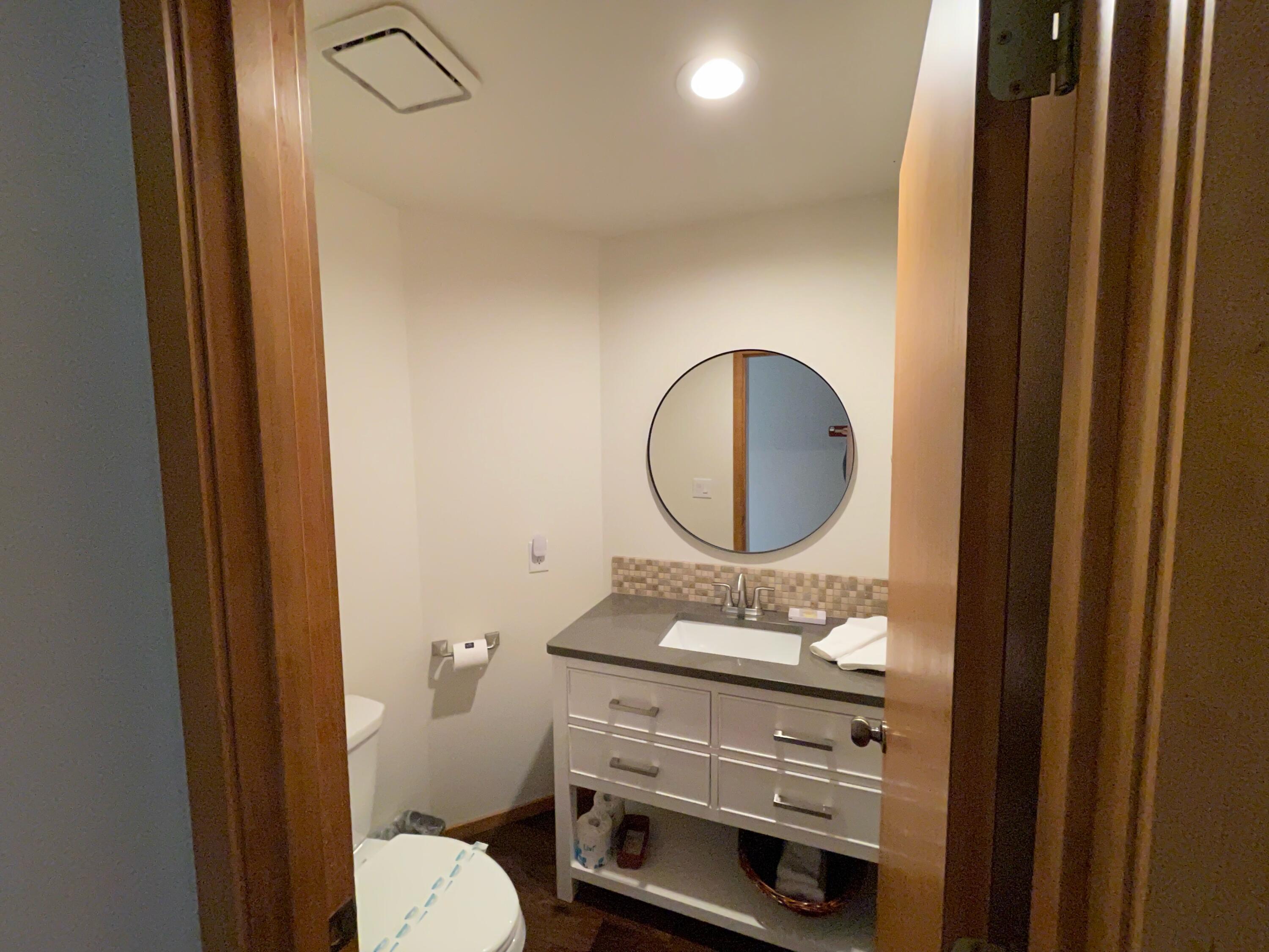 17750 West West Core Road, Unit 14 Sunriver, OR 97707 - Photo 13 of 26 Half bath