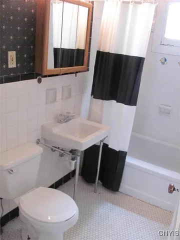 $244,900 | 415 Greenwood Place, Syracuse, NY 13210