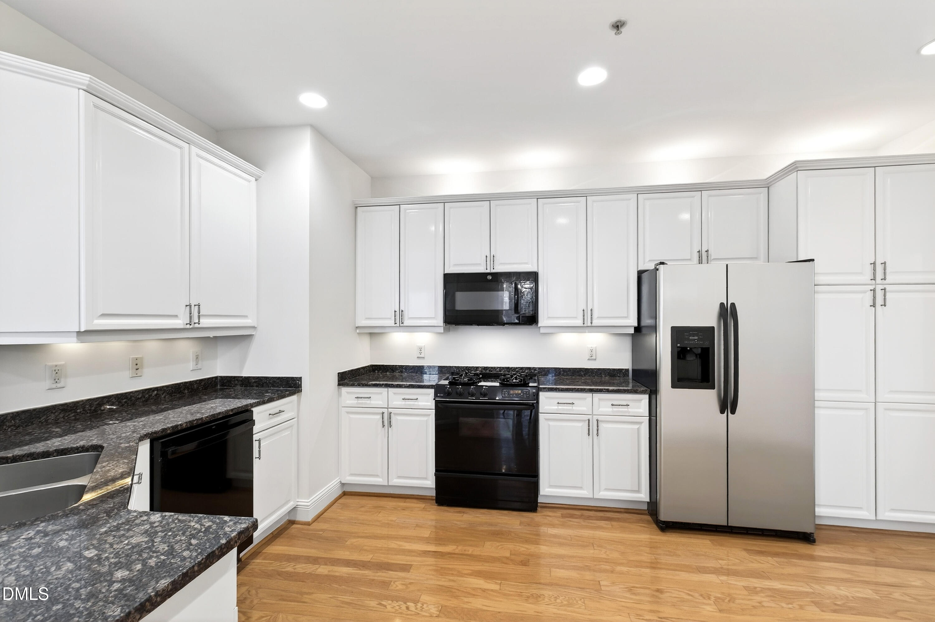 2813 Market Bridge Lane, Unit 205 Raleigh, NC 27608 - Photo 11 of 28 Market (21)