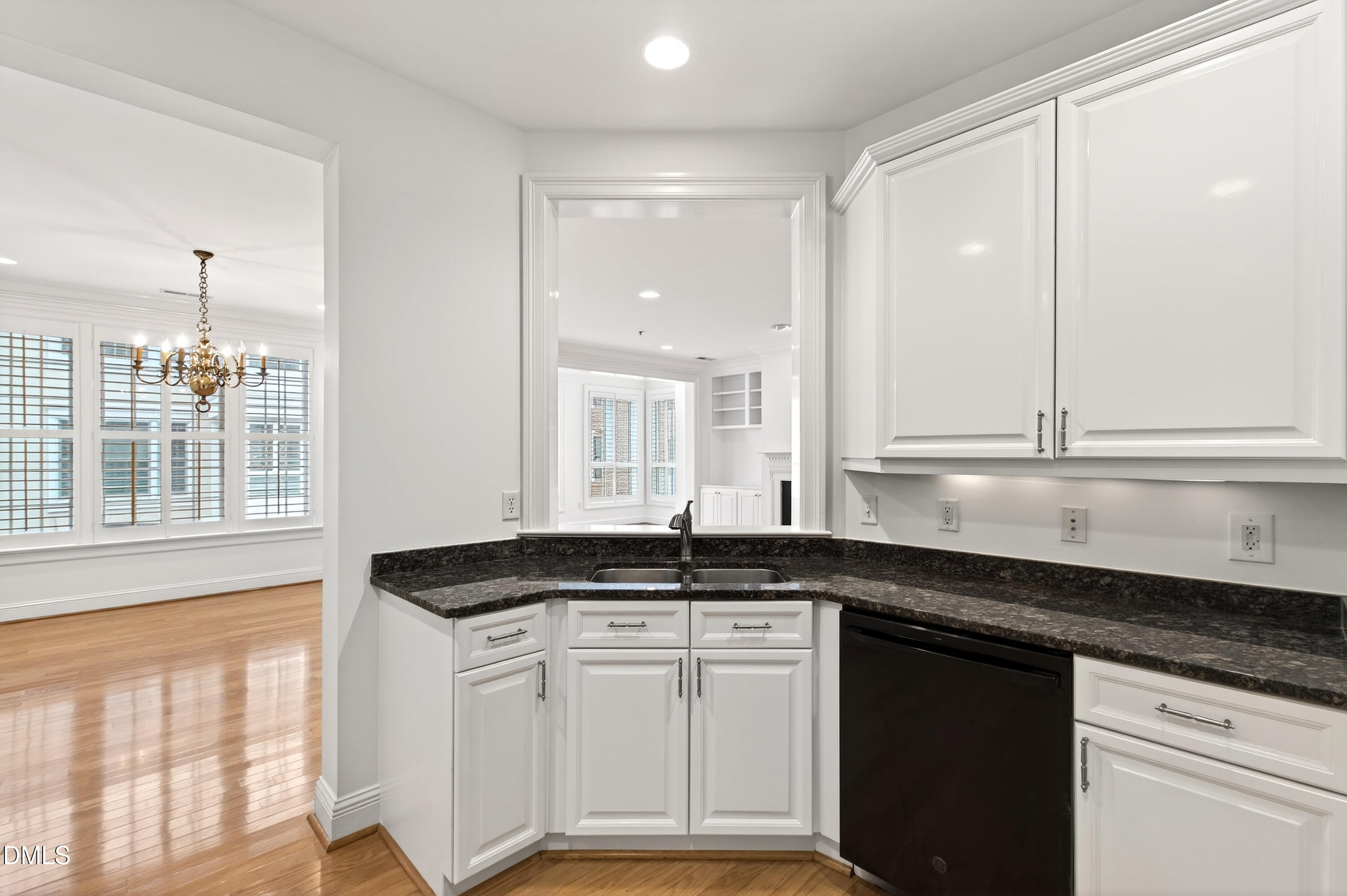 2813 Market Bridge Lane, Unit 205 Raleigh, NC 27608 - Photo 12 of 28 Market (24)