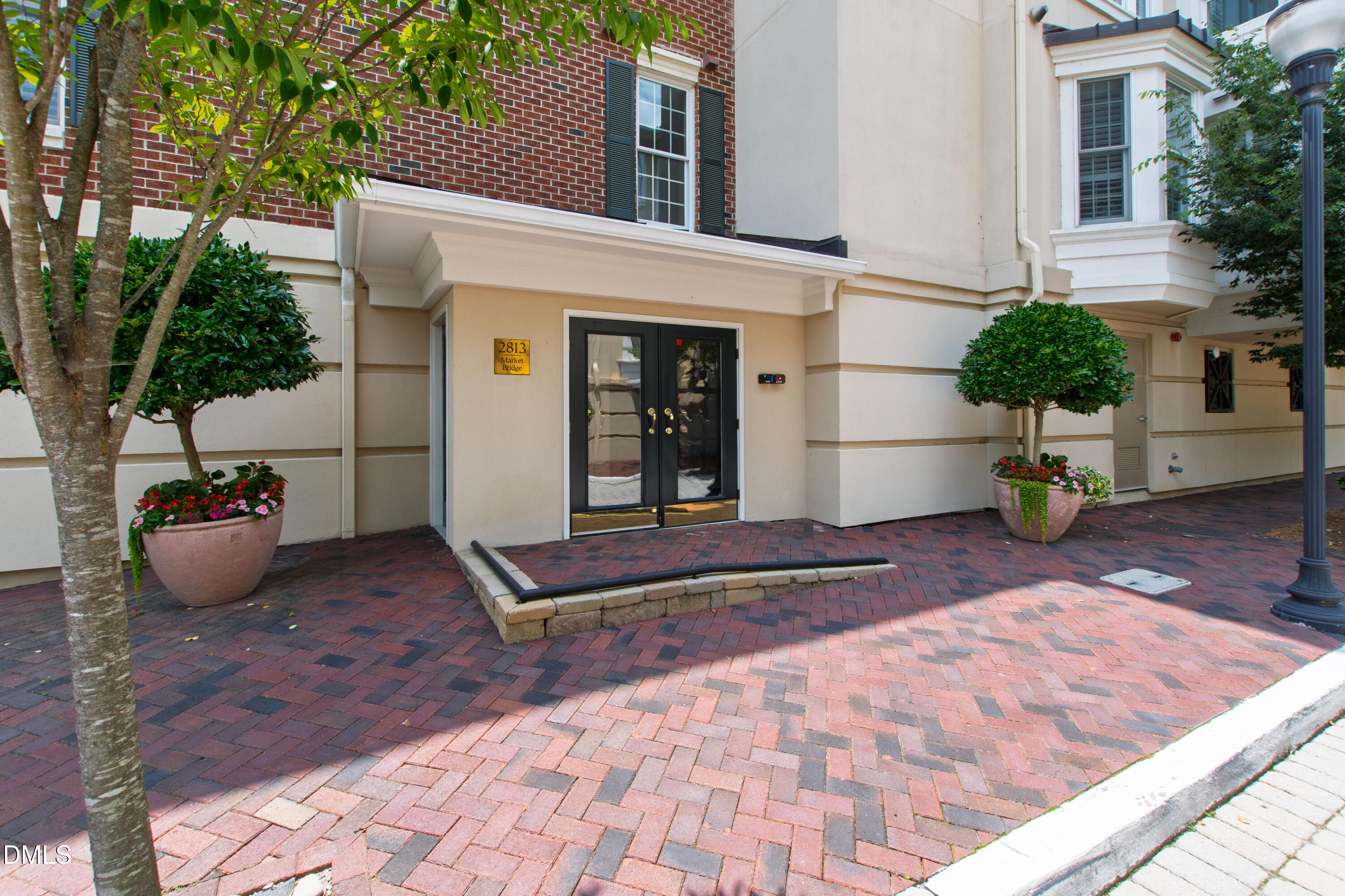 2813 Market Bridge Lane, Unit 205 Raleigh, NC 27608 - Photo 2 of 28 Market (54)