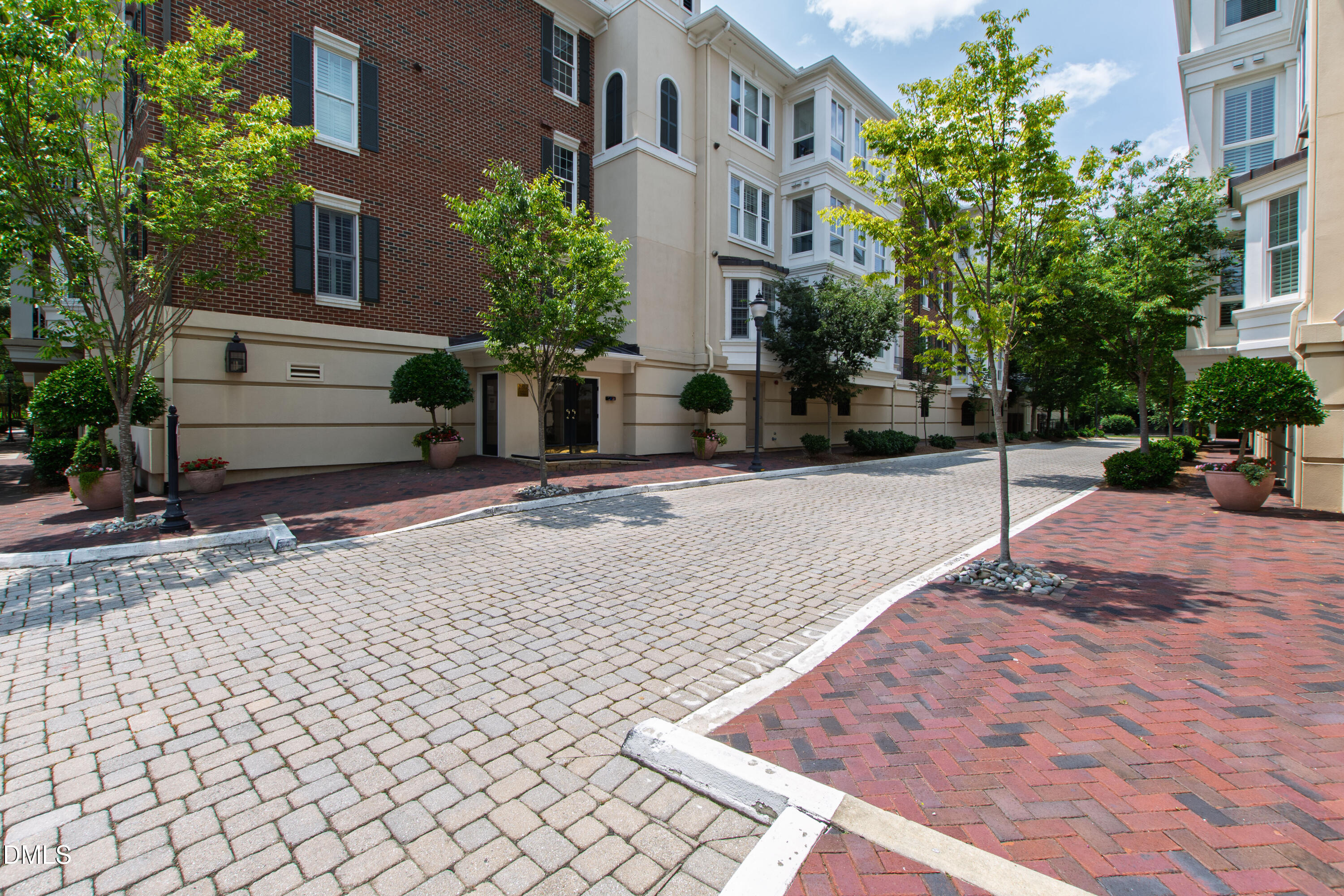 2813 Market Bridge Lane, Unit 205 Raleigh, NC 27608 - Photo 4 of 28 Market (53)