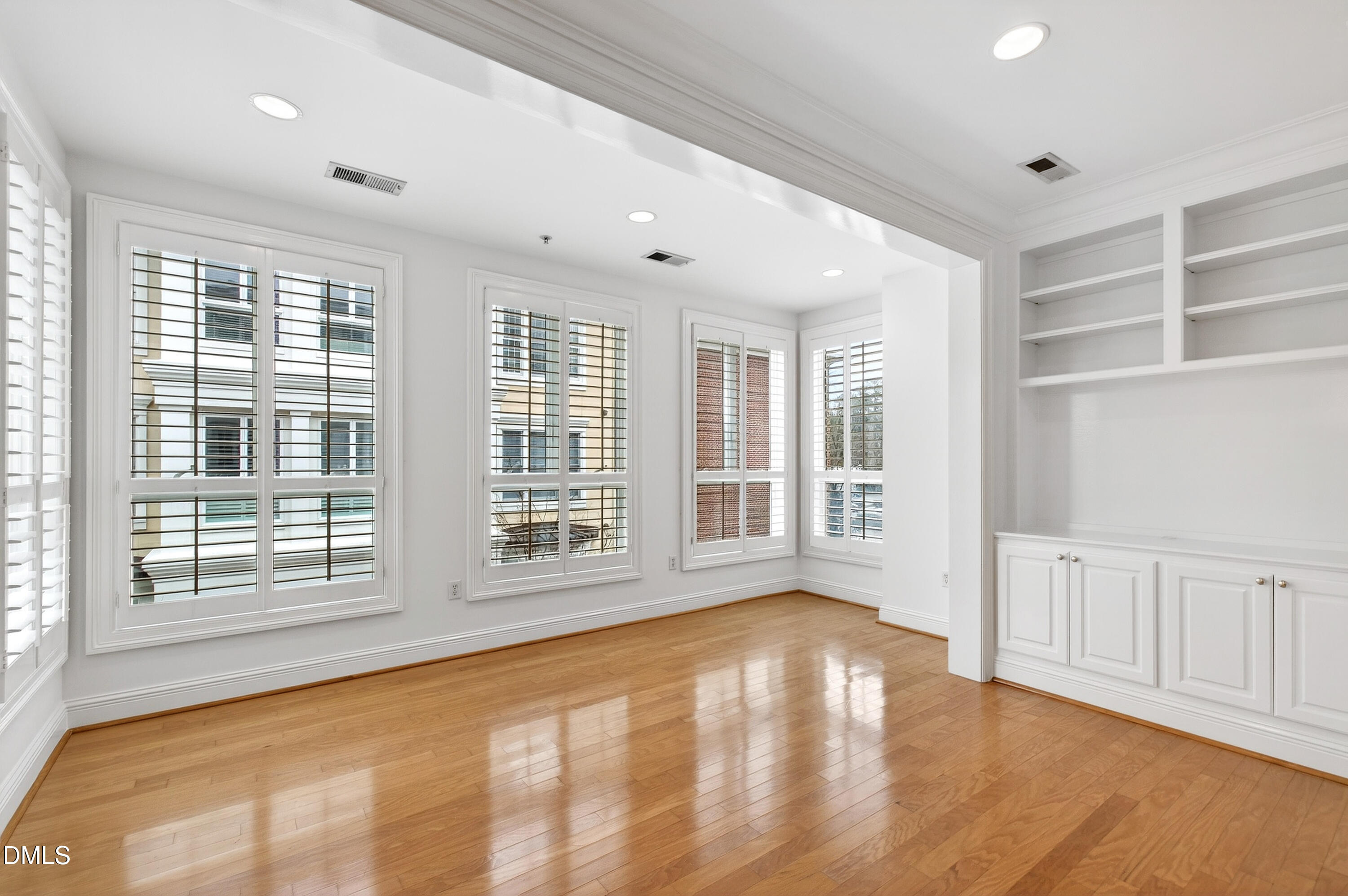 2813 Market Bridge Lane, Unit 205 Raleigh, NC 27608 - Photo 10 of 28 Market (31)