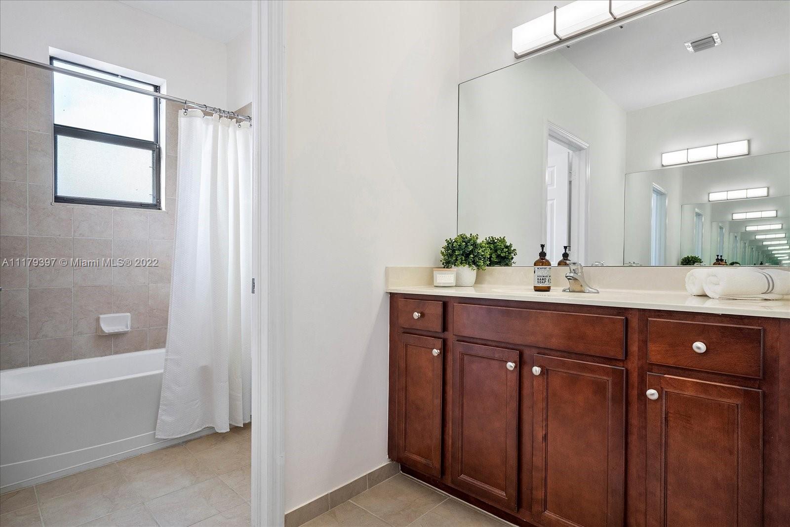 15441 Southwest 176th Lane Miami, FL 33187 - Photo 18 of 27