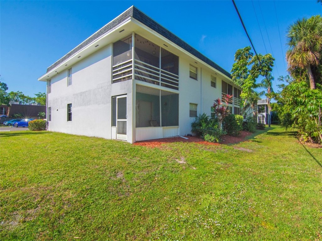 1166 6th Avenue, Unit C5 Vero Beach, FL 32960 - Photo 23 of 34 a front view of house with garden