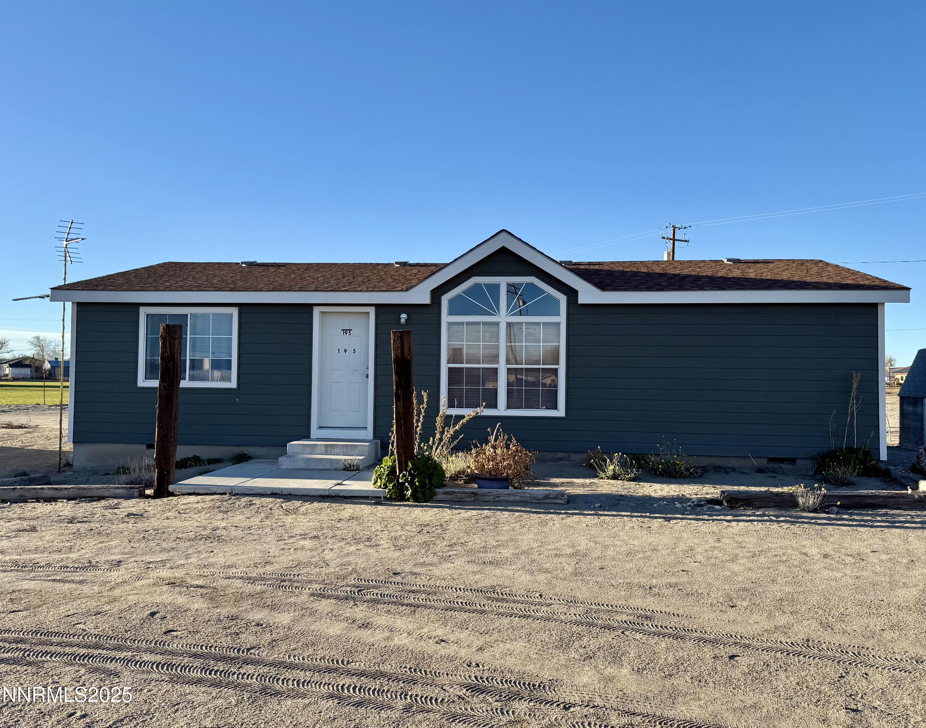 195 Classic Way Fallon, NV 89406 - Photo 1 of 10 a front view of a house