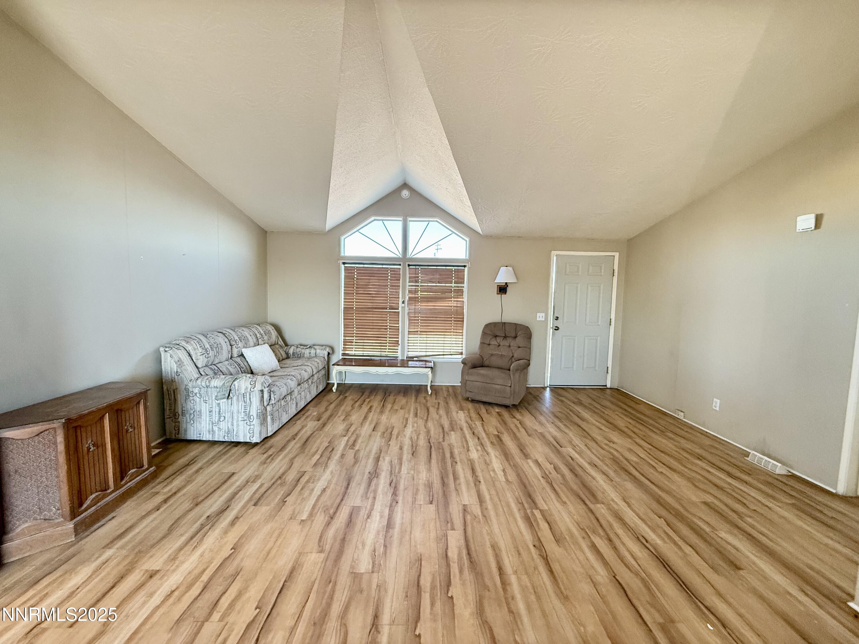 195 Classic Way Fallon, NV 89406 - Photo 5 of 10 a bed room with a bed and a chair