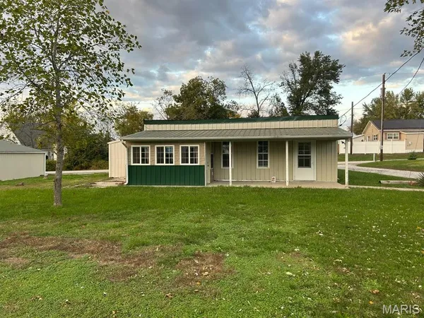 $145,000 | 112 East Martin Street, Perry, MO 63462