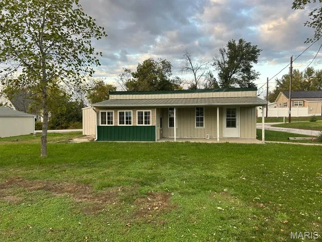 $152,000 | 112 East Martin Street, Perry, MO 63462