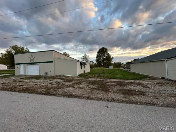 $145,000 | 112 East Martin Street, Perry, MO 63462