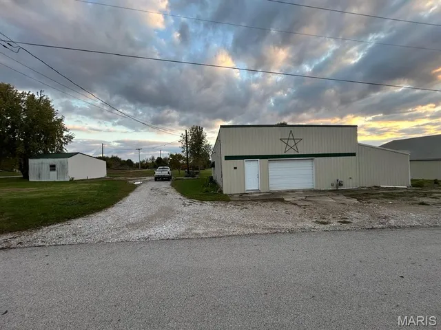 $152,000 | 112 East Martin Street, Perry, MO 63462