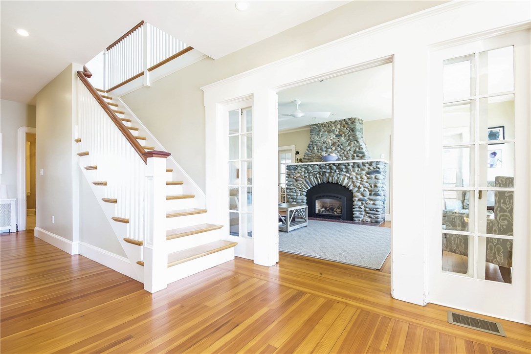 28 Esplanade Middletown, RI 02842 - Photo 13 of 39