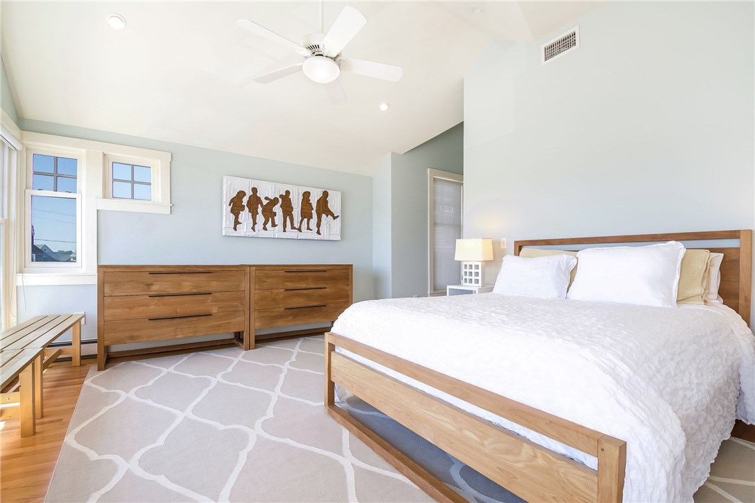 28 Esplanade Middletown, RI 02842 - Photo 15 of 39