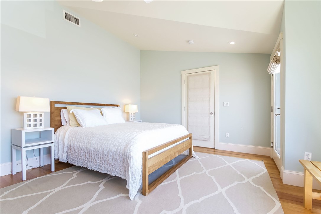 28 Esplanade Middletown, RI 02842 - Photo 16 of 39