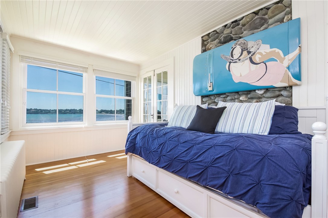 28 Esplanade Middletown, RI 02842 - Photo 18 of 39