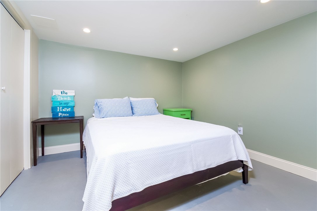 28 Esplanade Middletown, RI 02842 - Photo 23 of 39