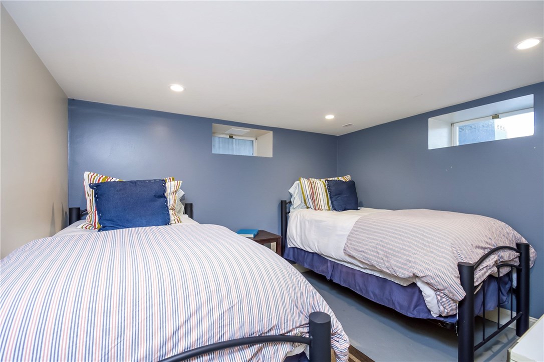 28 Esplanade Middletown, RI 02842 - Photo 25 of 39