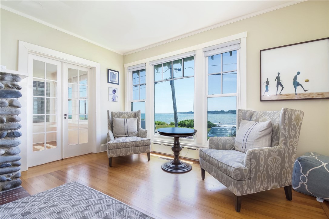 28 Esplanade Middletown, RI 02842 - Photo 6 of 39 1st Floor Living Room