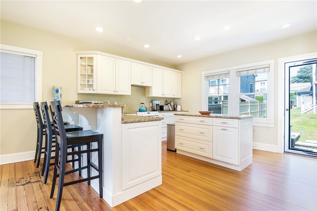 28 Esplanade Middletown, RI 02842 - Photo 9 of 39