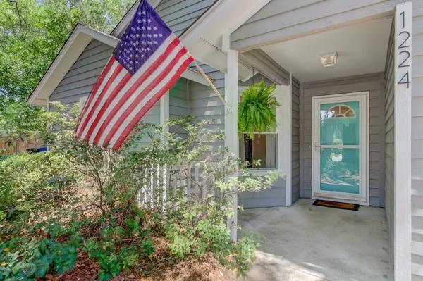 $695,000 | 1224 Decoy Court, Mount Pleasant, SC 29464