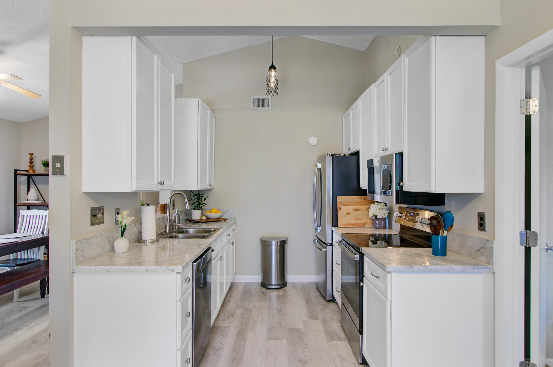 1224 Decoy Court Mount Pleasant, SC 29464 - Photo 24 of 61 Updated Kitchen