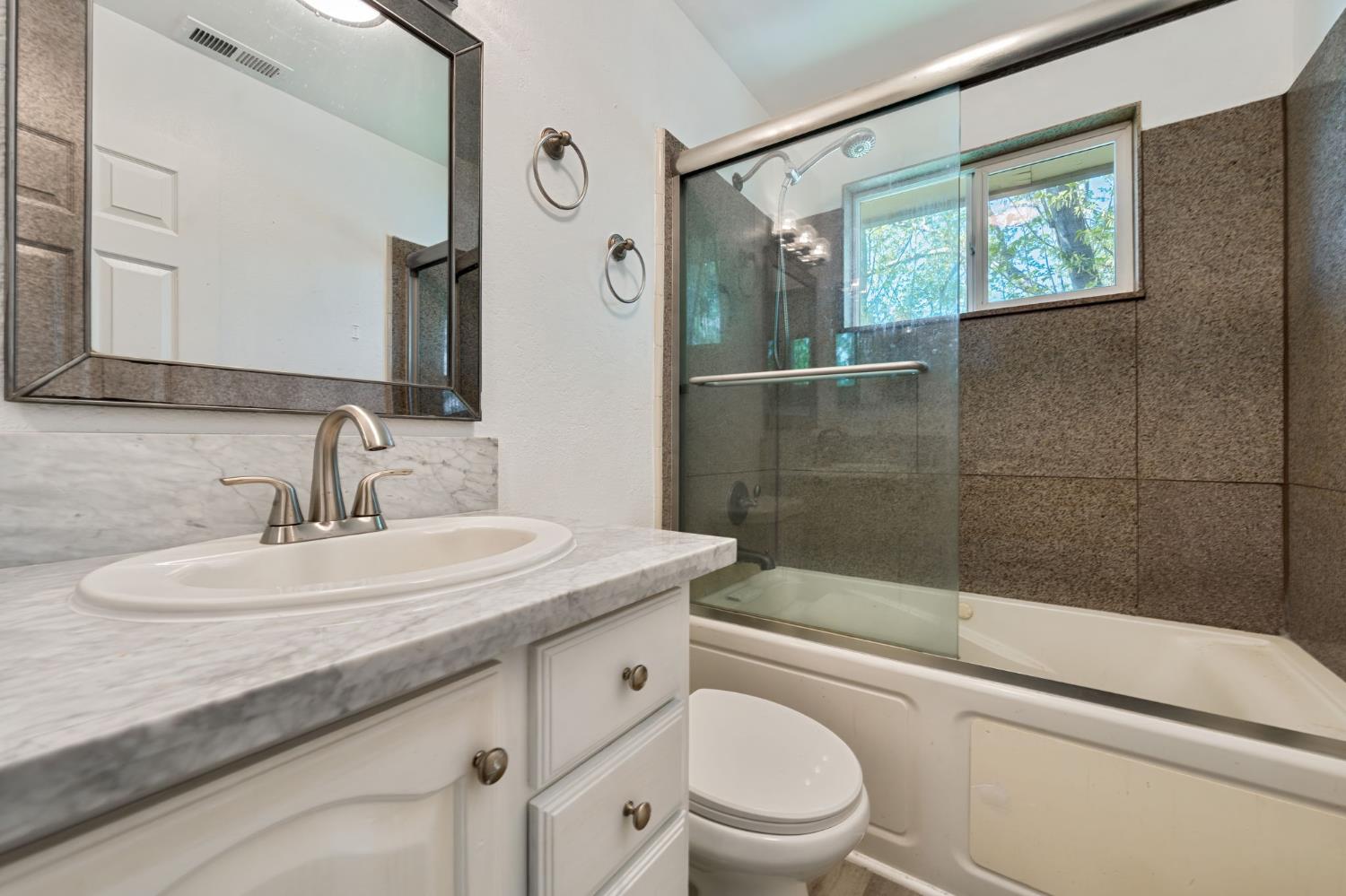 5758 Walerga Road, Unit 4 Sacramento, CA 95842 - Photo 15 of 29