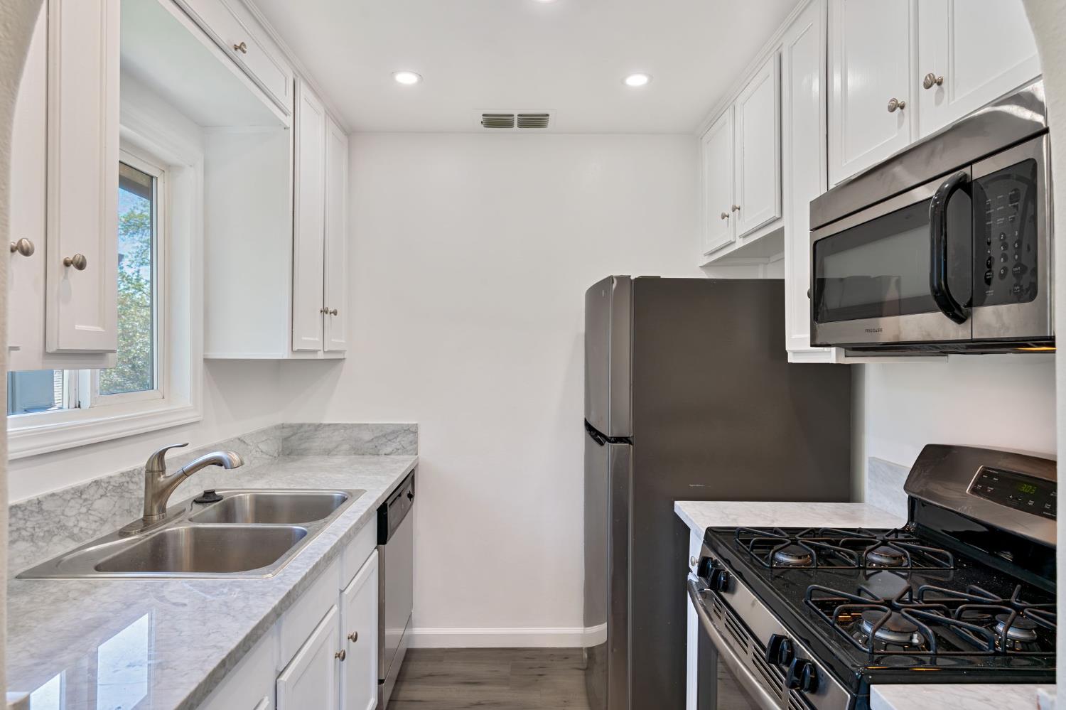 5758 Walerga Road, Unit 4 Sacramento, CA 95842 - Photo 2 of 29