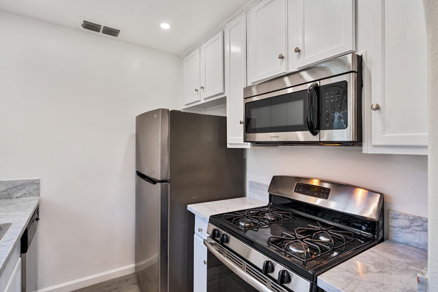 5758 Walerga Road, Unit 4 Sacramento, CA 95842 - Photo 3 of 29