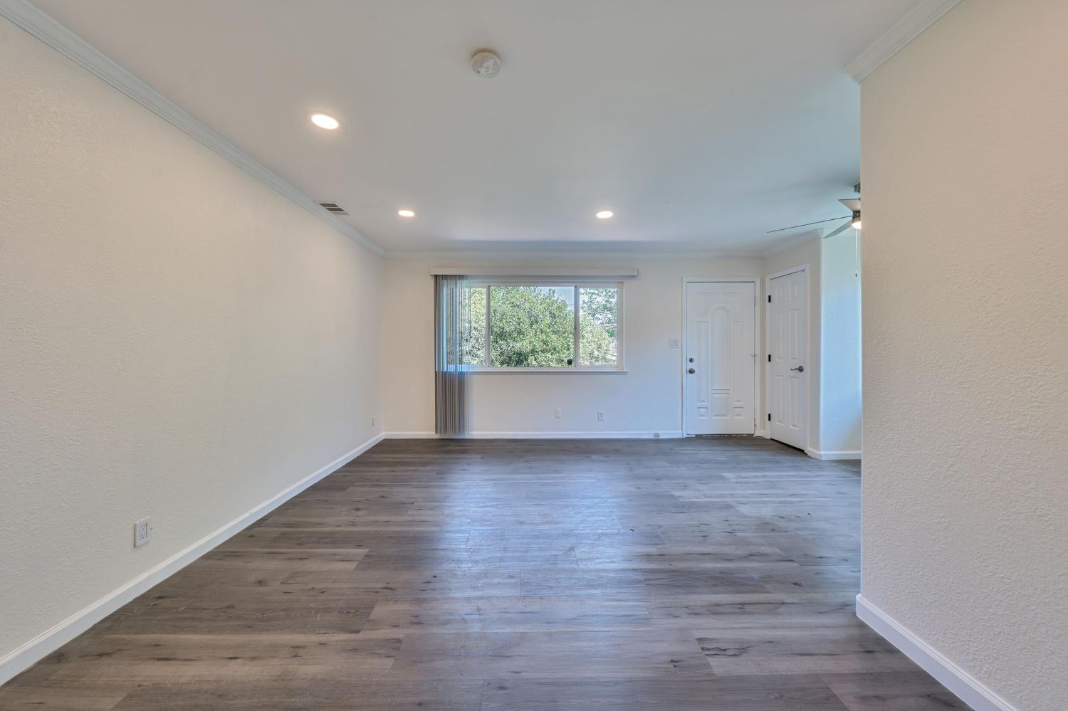 5758 Walerga Road, Unit 4 Sacramento, CA 95842 - Photo 5 of 29