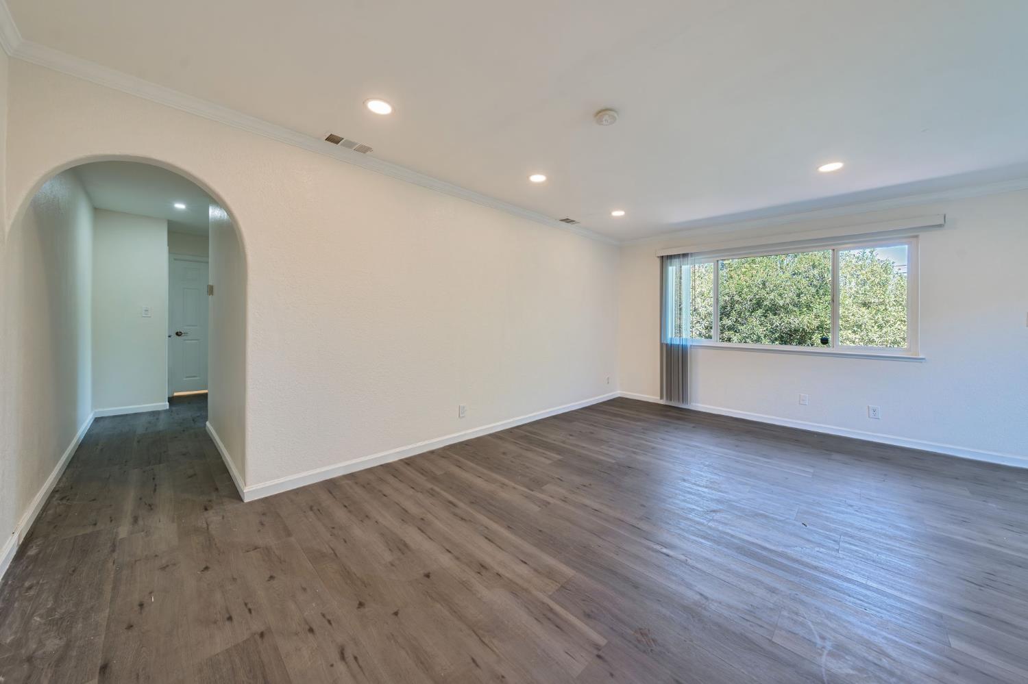 5758 Walerga Road, Unit 4 Sacramento, CA 95842 - Photo 7 of 29