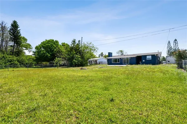 a view of a house with a big yard