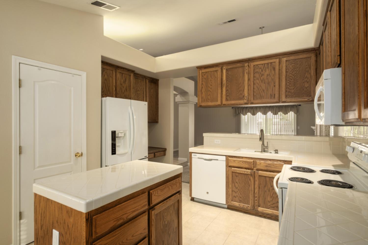 793 Applegate Avenue Clovis, CA 93611 - Photo 12 of 20 a kitchen that has a sink and a stove in it