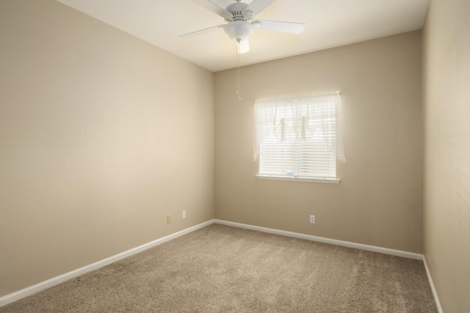 793 Applegate Avenue Clovis, CA 93611 - Photo 19 of 20 an empty room with a window