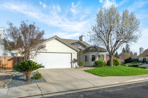 $450,000 | 793 Applegate Avenue, Clovis, CA 93611