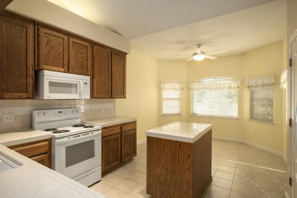 $450,000 | 793 Applegate Avenue, Clovis, CA 93611