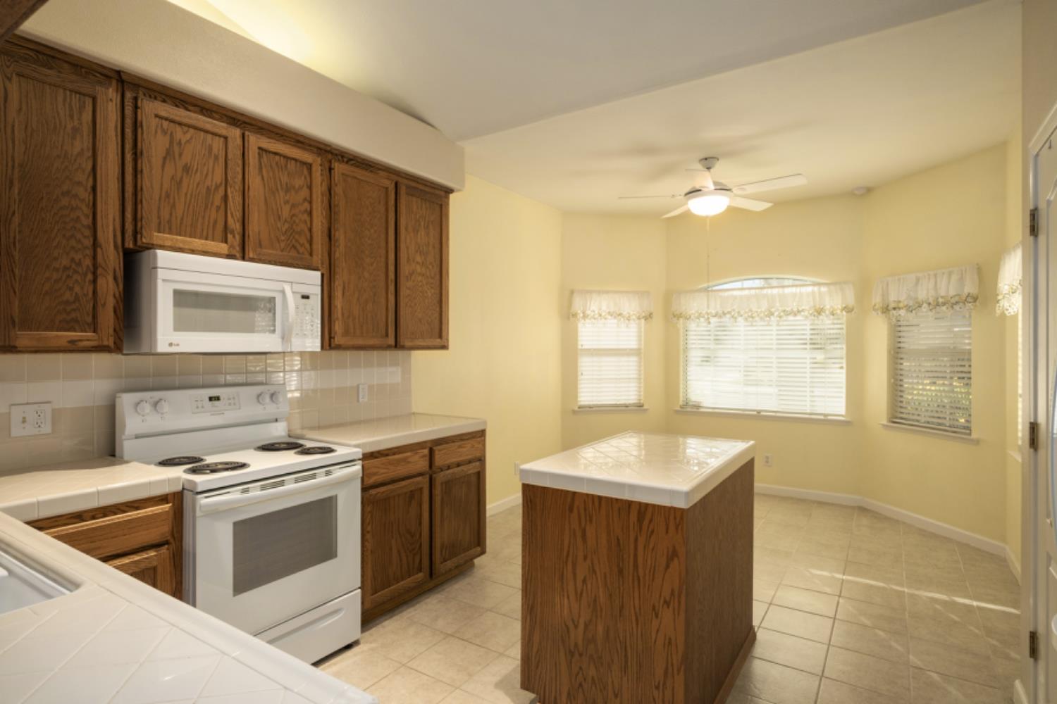 793 Applegate Avenue Clovis, CA 93611 - Photo 10 of 20 a kitchen with a stove a sink and a microwave