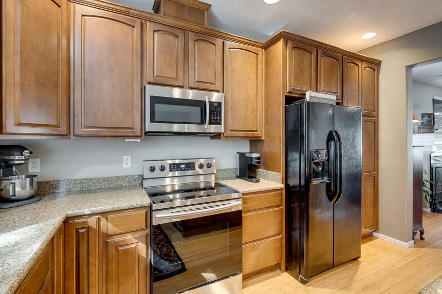 1048 Pumpkin Ridge Eagle Point, OR 97524 - Photo 19 of 42 1048 Pumpkin Ridge-18