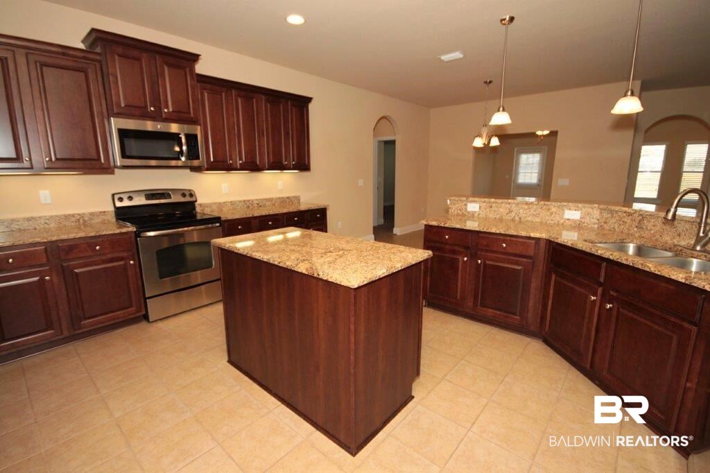 9801 Cumbria Drive Daphne, AL 36526 - Photo 24 of 41 Kitchen