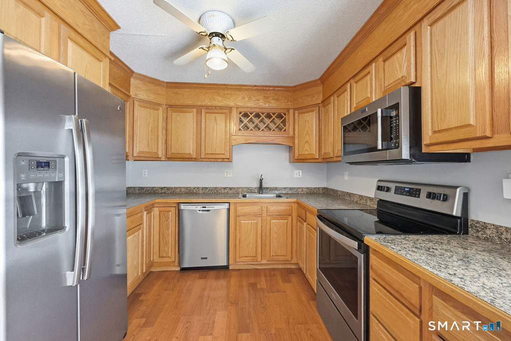 16 Seymour Road, Unit 2H East Granby, CT 06026 - Photo 9 of 35