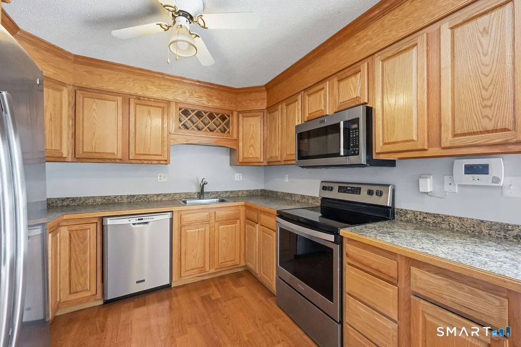 16 Seymour Road, Unit 2H East Granby, CT 06026 - Photo 10 of 35