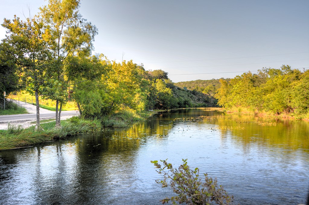 110 Garner Road Kerrville, TX 78028 - Photo 4 of 35