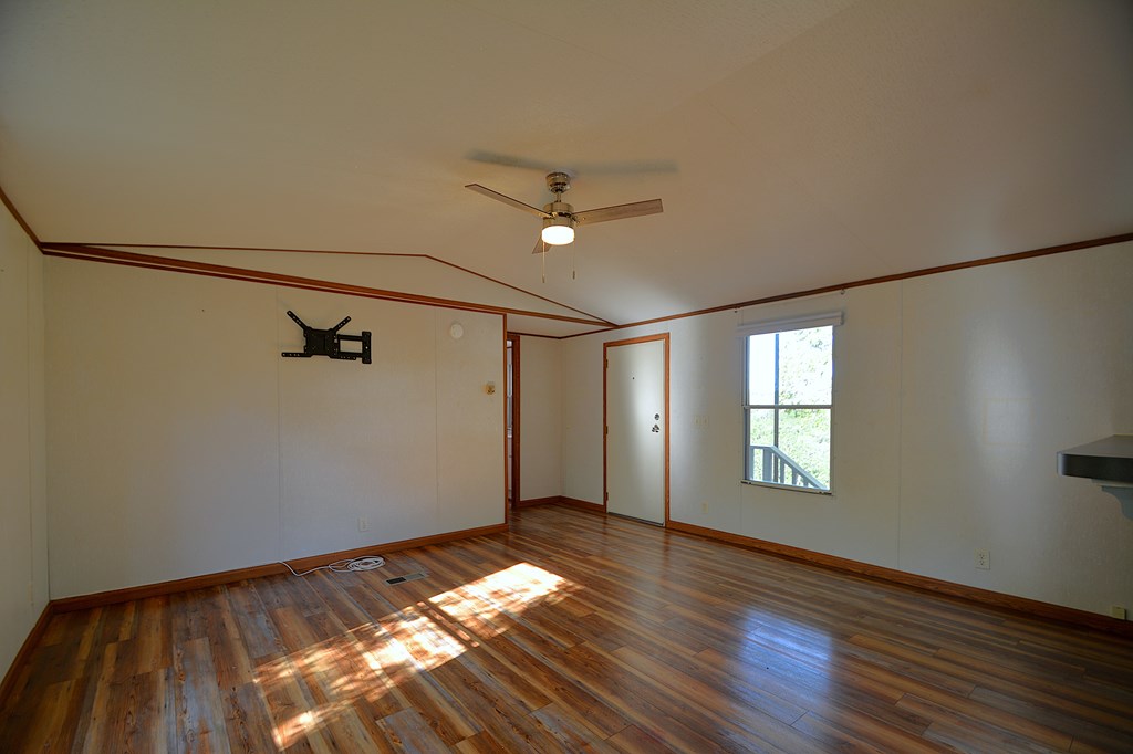 110 Garner Road Kerrville, TX 78028 - Photo 7 of 35