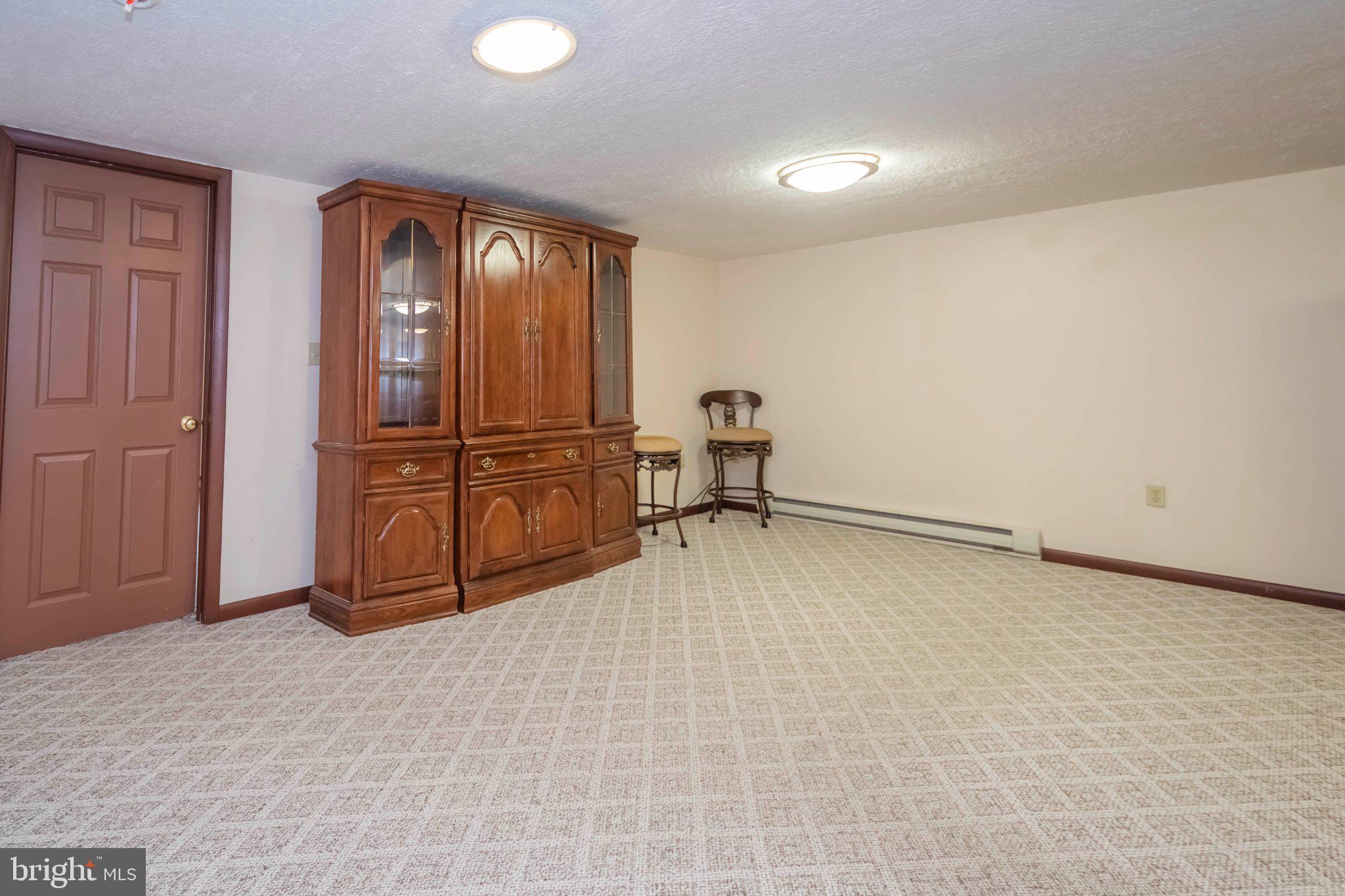 206 Mayhew Inn Road Oakland, MD 21550 - Photo 12 of 31 a view of a livingroom with a furniture