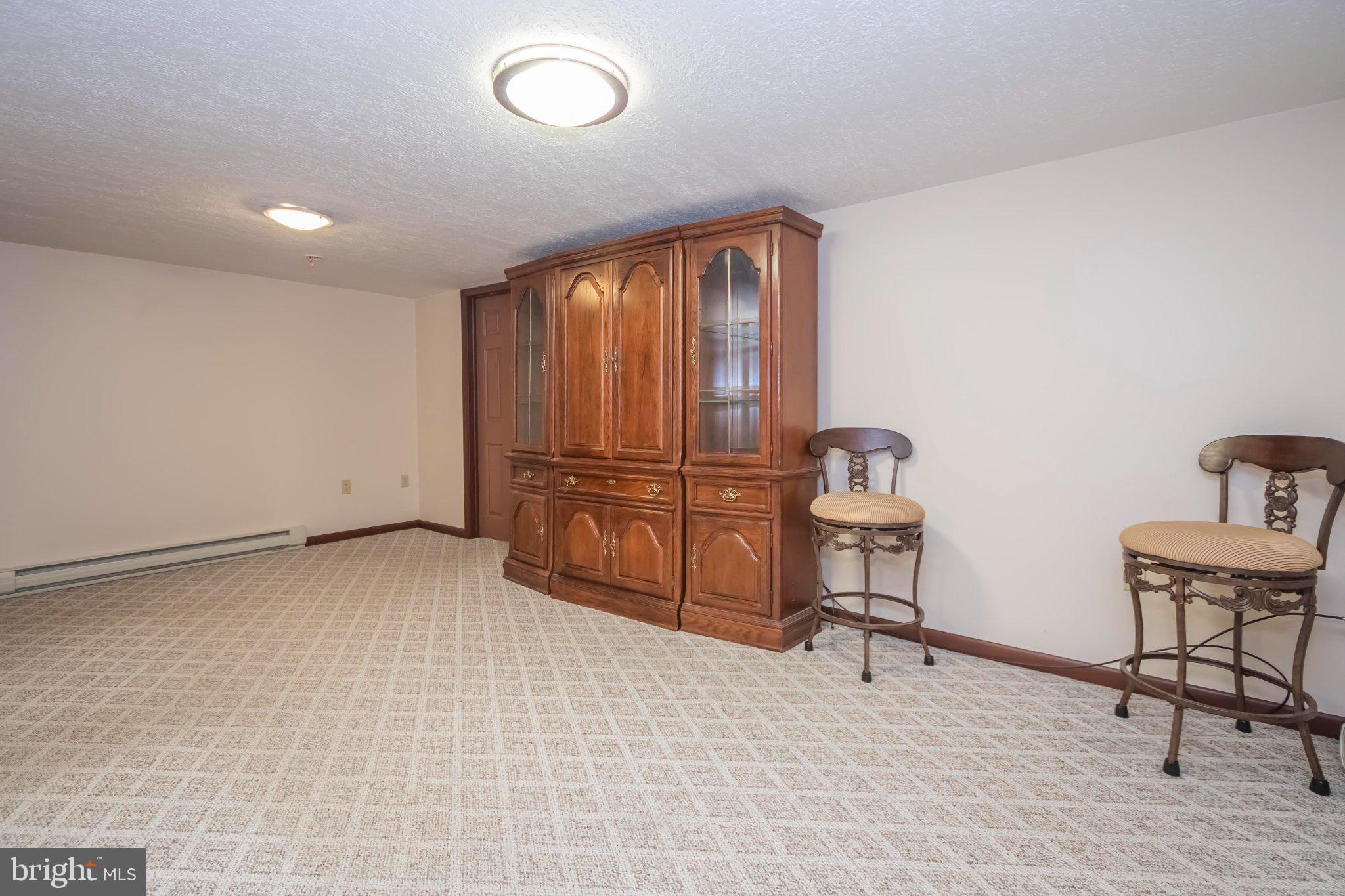 206 Mayhew Inn Road Oakland, MD 21550 - Photo 9 of 31 a view of a livingroom with furniture