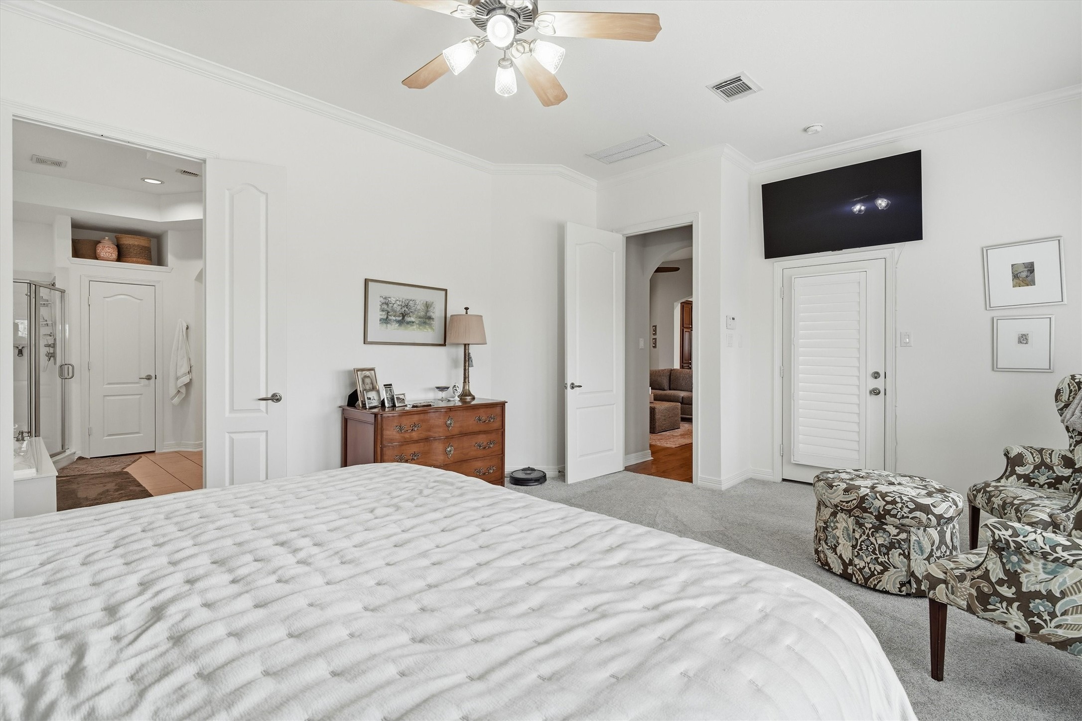 1558 Viejo Road League City, TX 77573 - Photo 11 of 28 Primary retreat with sitting area and private access to the en-suite bath.