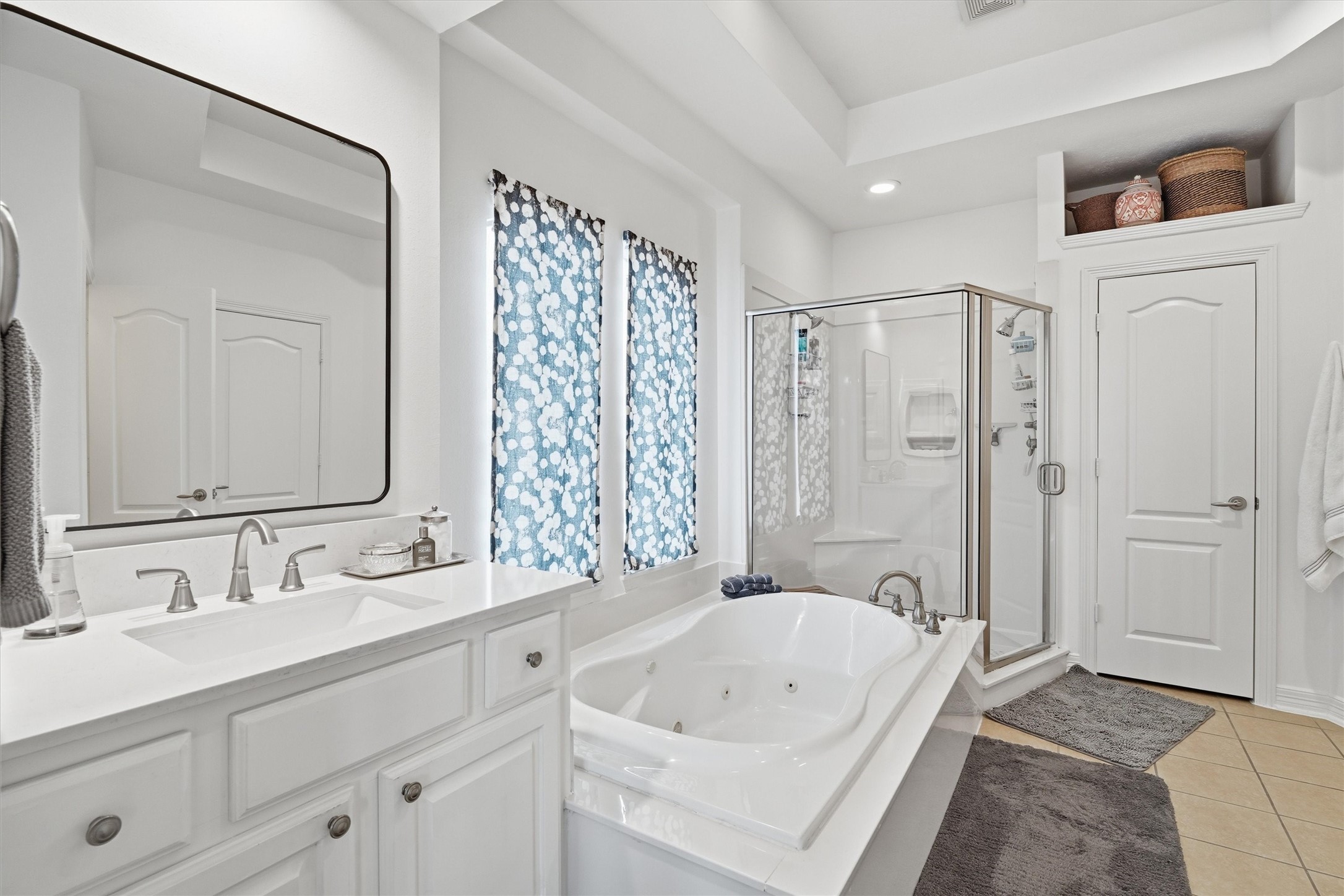 1558 Viejo Road League City, TX 77573 - Photo 12 of 28 Primary bath featuring jetted soaking tub, separate glass-enclosed shower, and dual vanities.