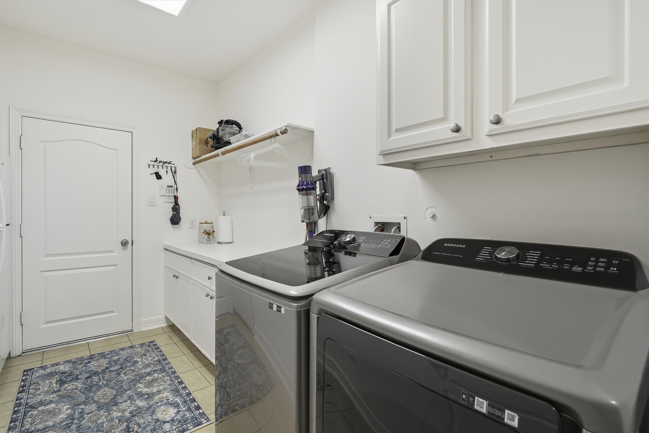 1558 Viejo Road League City, TX 77573 - Photo 25 of 28 Well-appointed utility room with built-in cabinetry, counter space, storage and space for a second refrigerator.