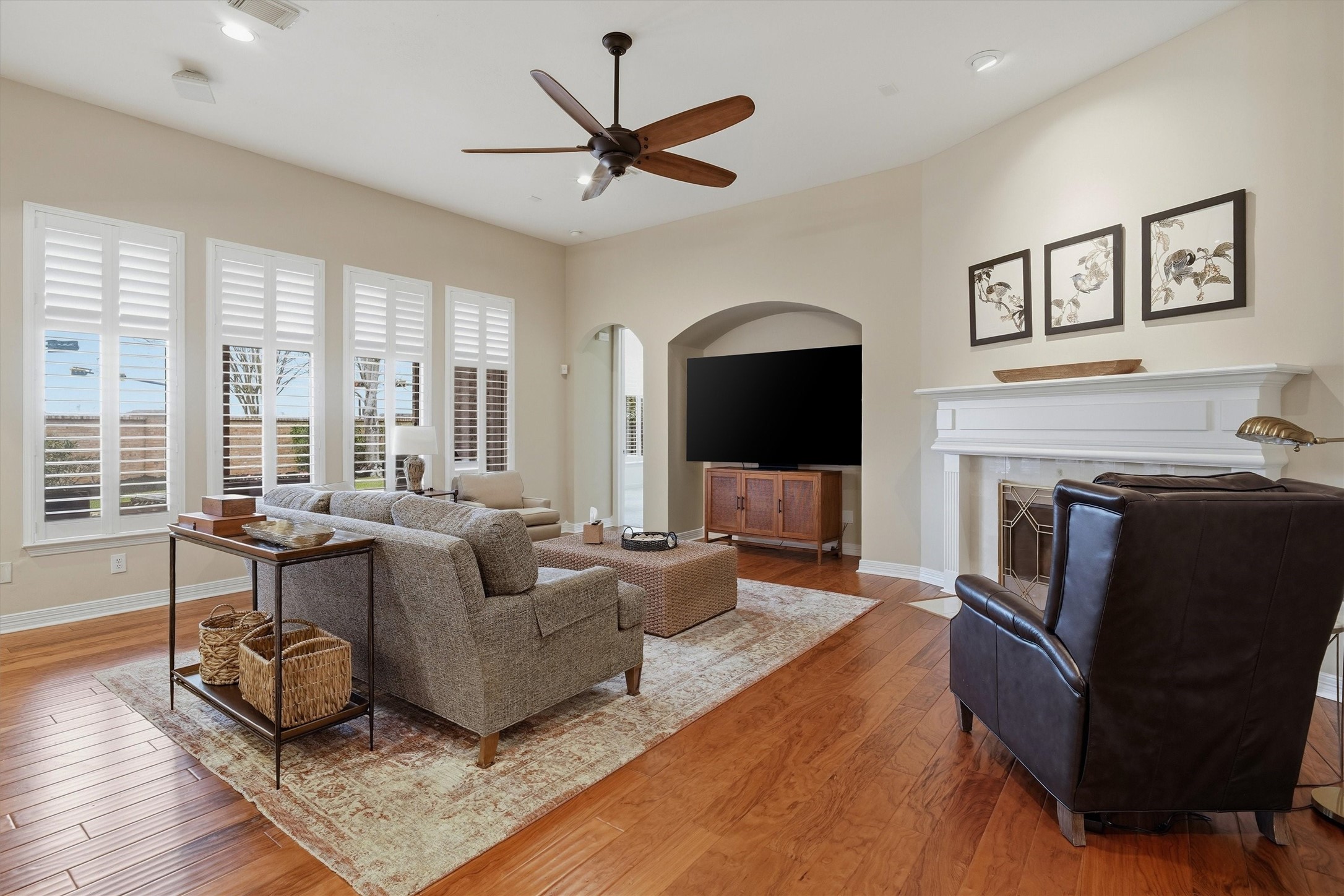 1558 Viejo Road League City, TX 77573 - Photo 6 of 28 Spacious family room with wood flooring, high ceilings, gas fireplace, and plantation shutters.