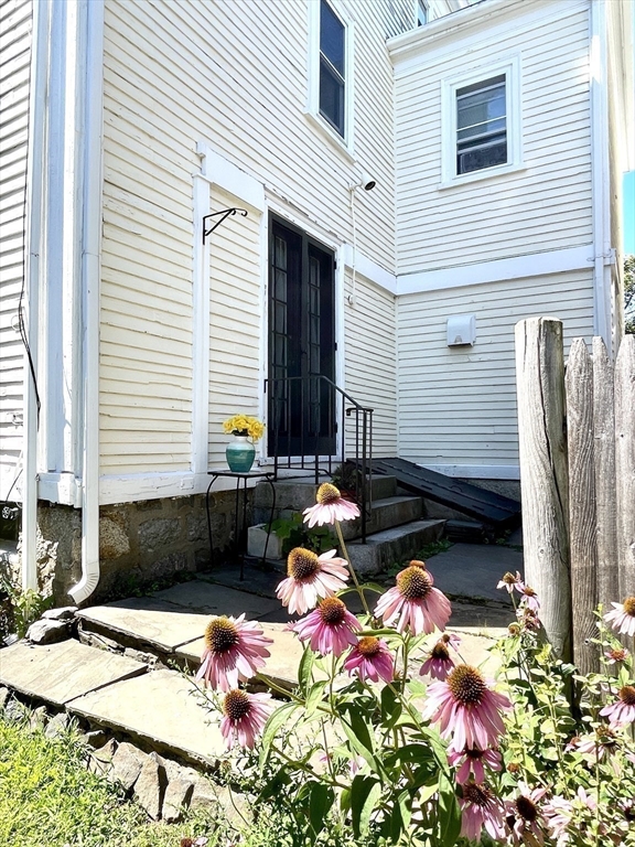1 Green Street, Unit 2 Marblehead, MA 01945 - Photo 8 of 31 a front view of a house